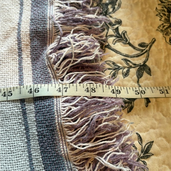 Vintage Tapestry Elegant Floral Patterned Blanket - Cream and Purple - Picture 6 of 7